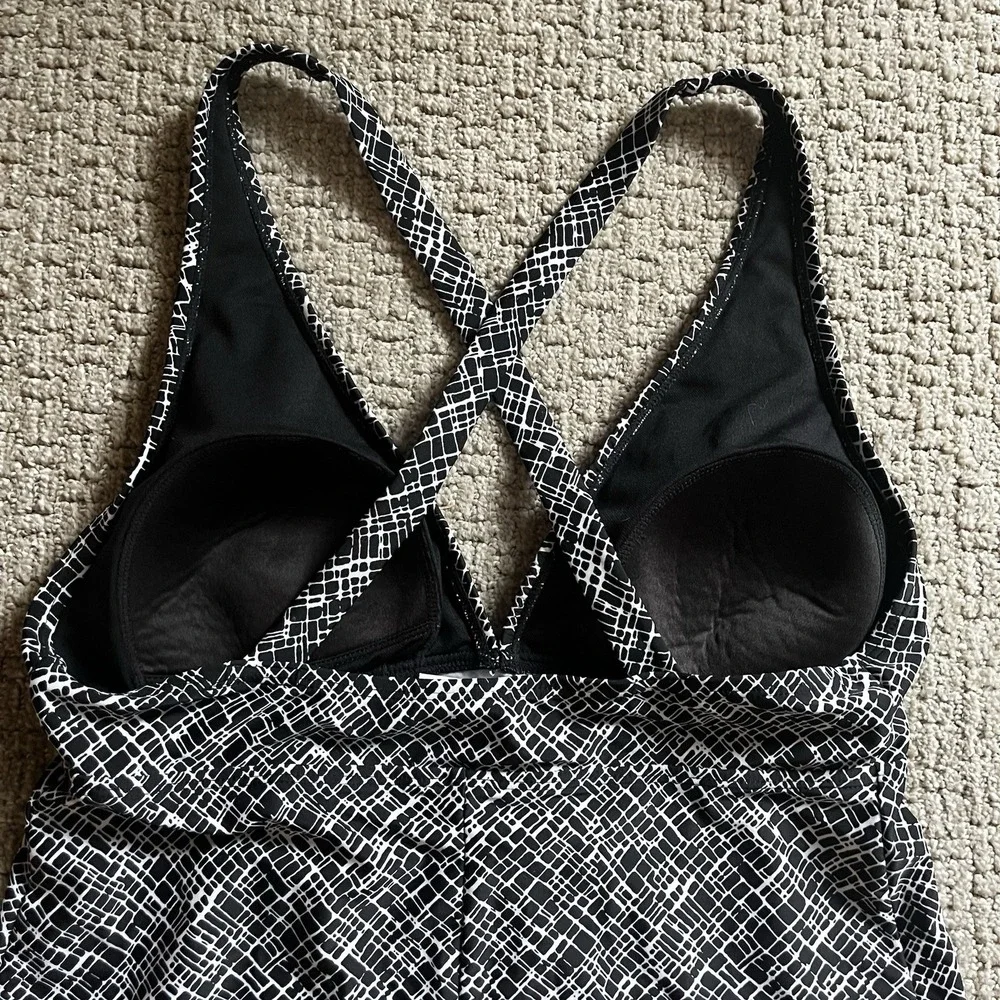 Jaclyn Smith Women's Black And White Size 12 Tankini Swim Top‎ Padded Bra Area